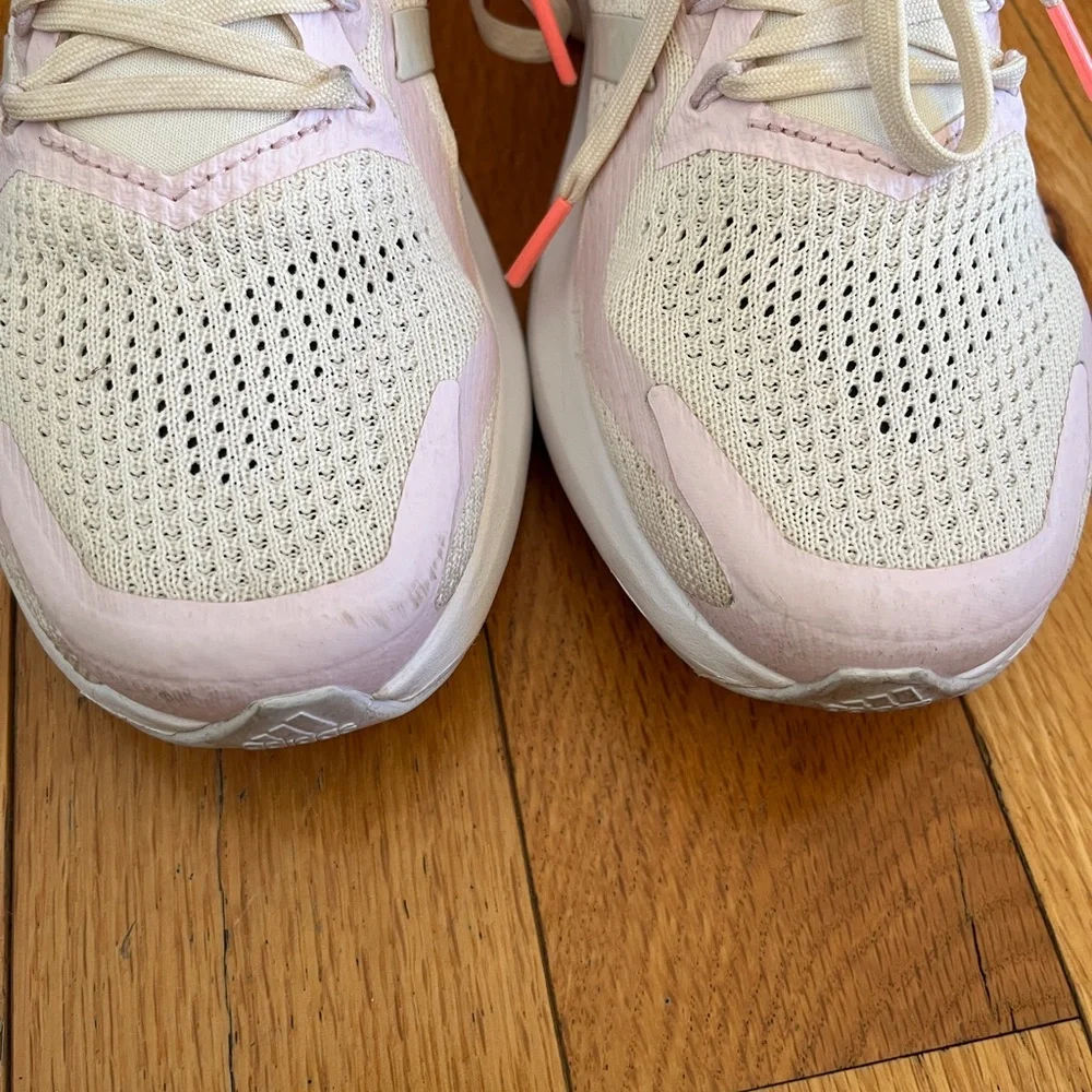 Women’s Adidas Alphatorsion 2.0 EUC Size‎ 7